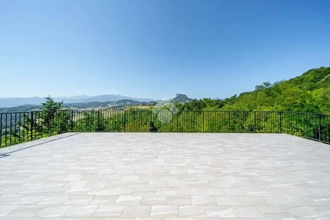 Villa in vendita a Castelnovo Ne' Monti