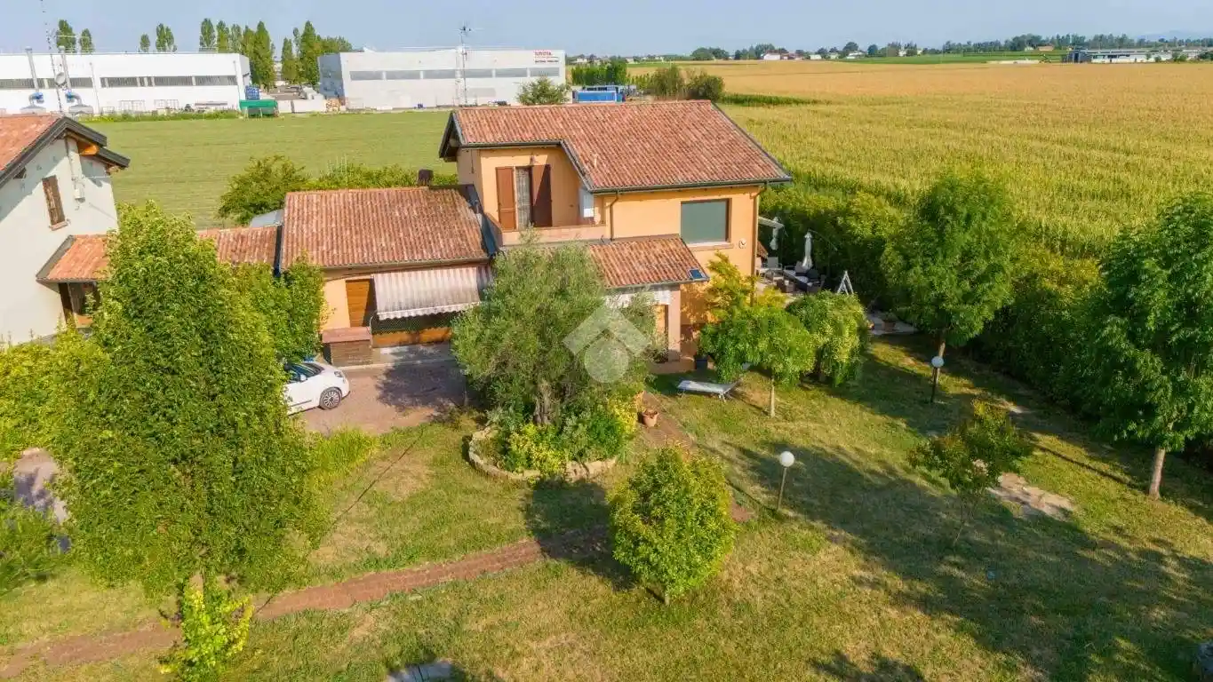 Villa in vendita a Cadelbosco di Sopra