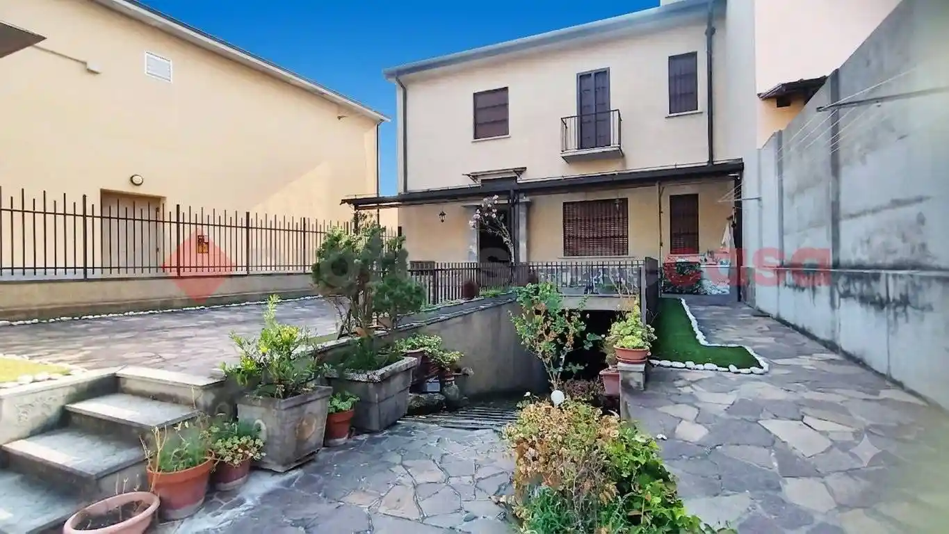 Villa in vendita a Locate di Triulzi