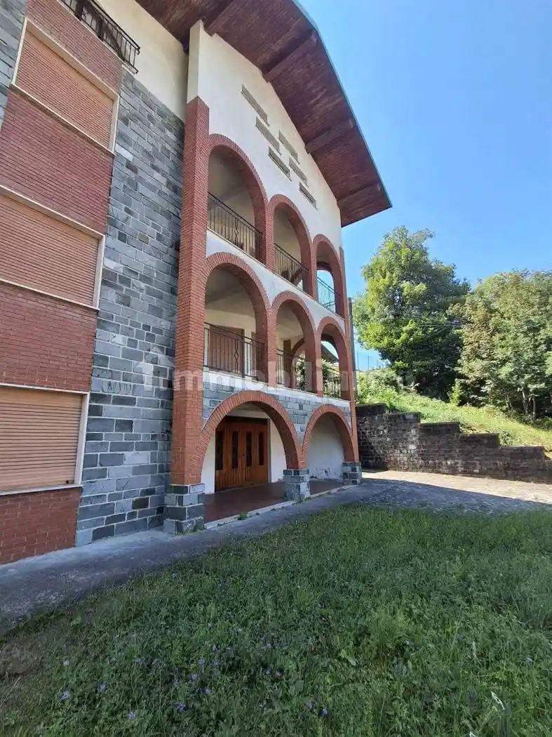 Casa indipendente in vendita a Ferriere