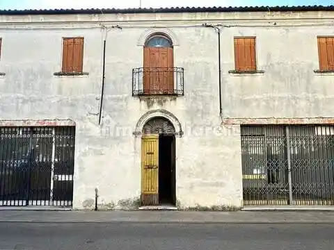 Villa in vendita a Lendinara