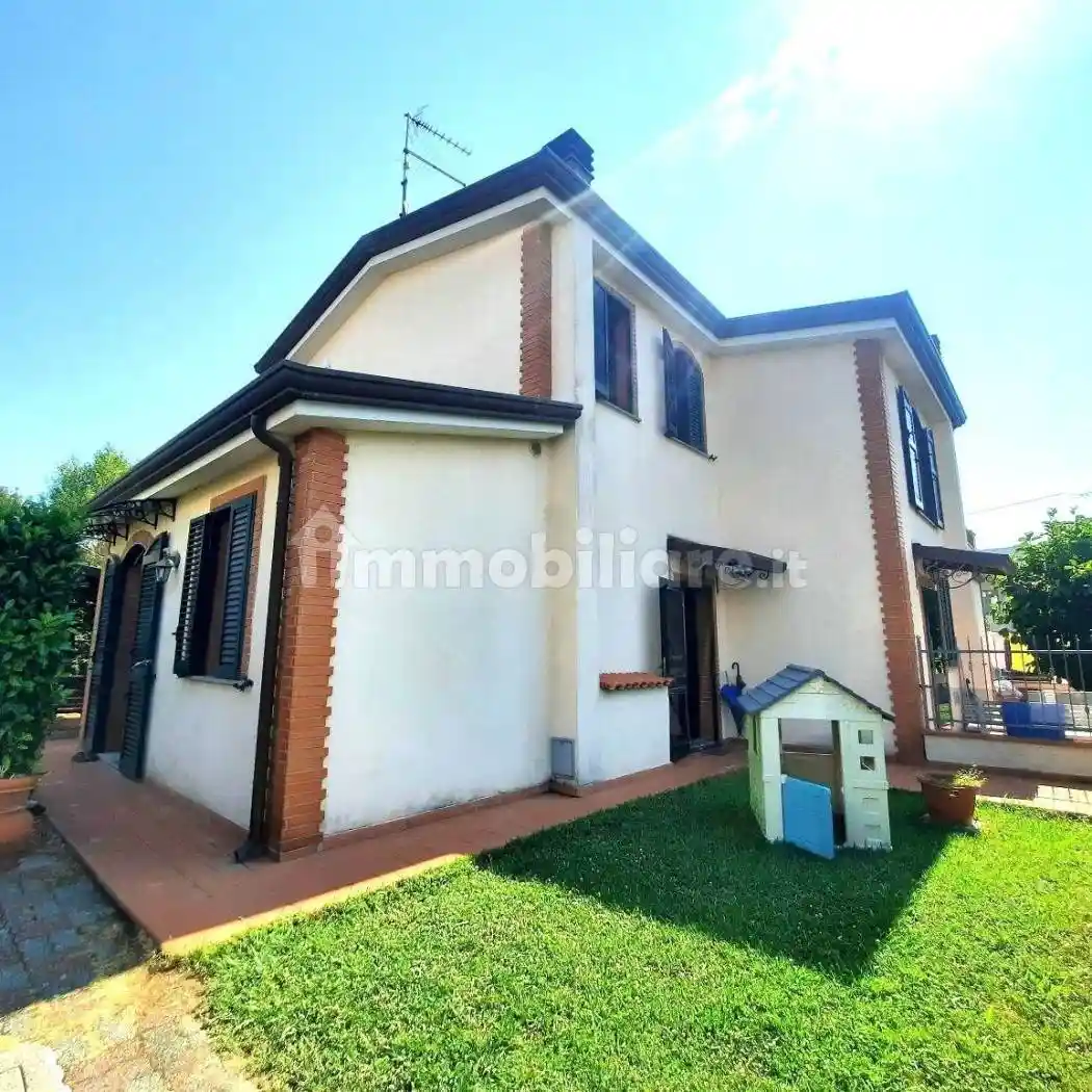 Casa indipendente in vendita a Sarzana