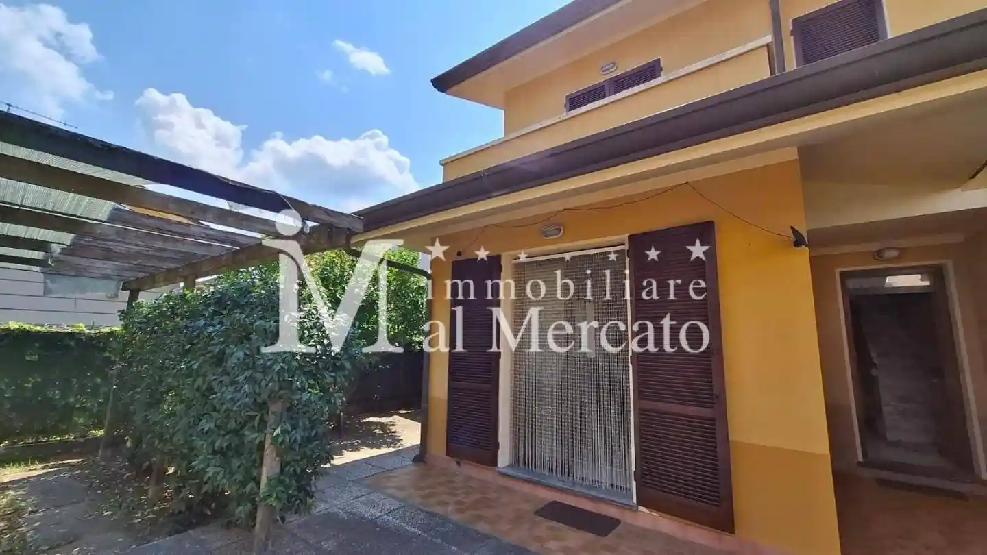 Villetta a schiera in vendita a Viareggio