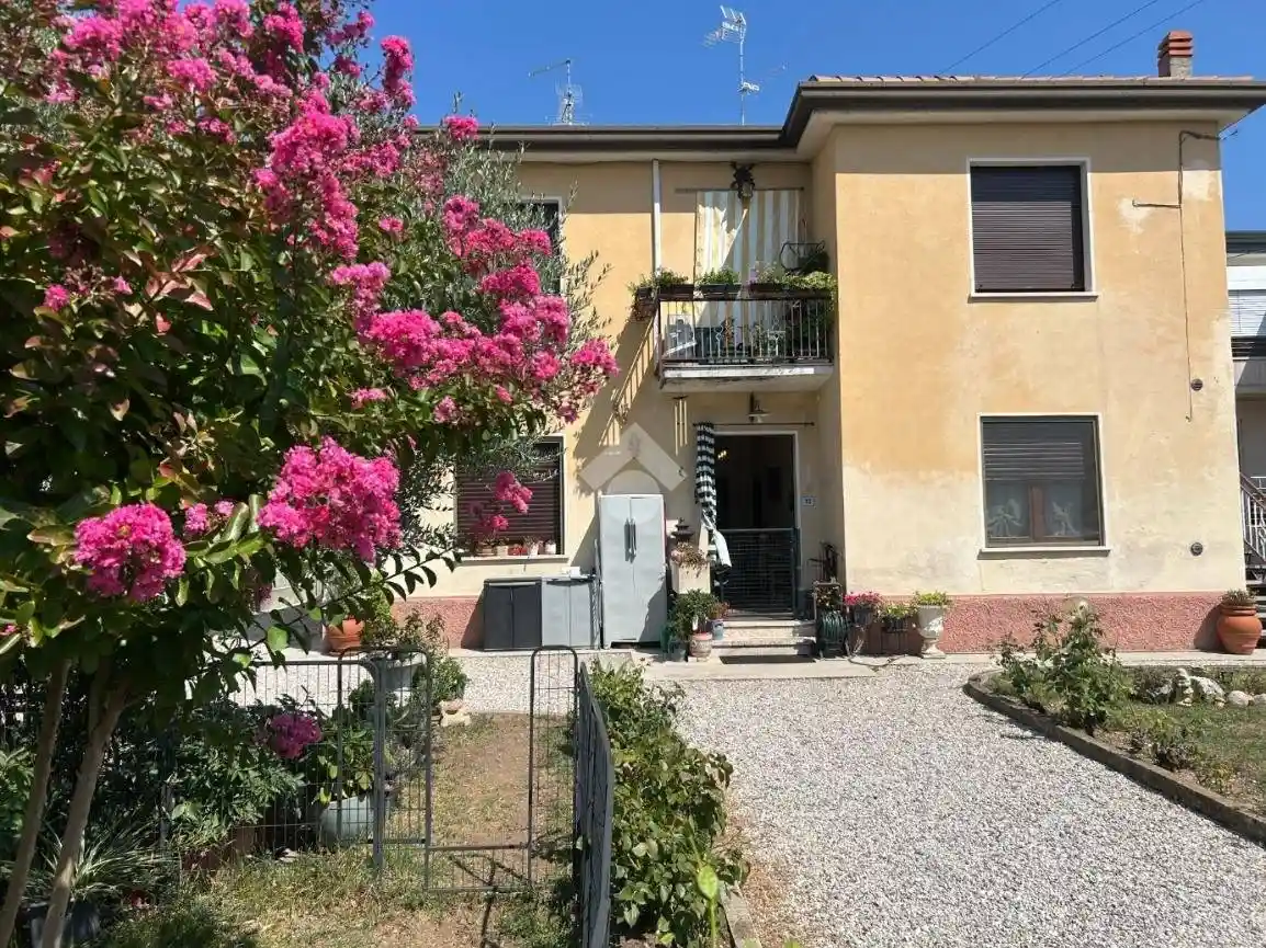 Villa in vendita a Peschiera del Garda
