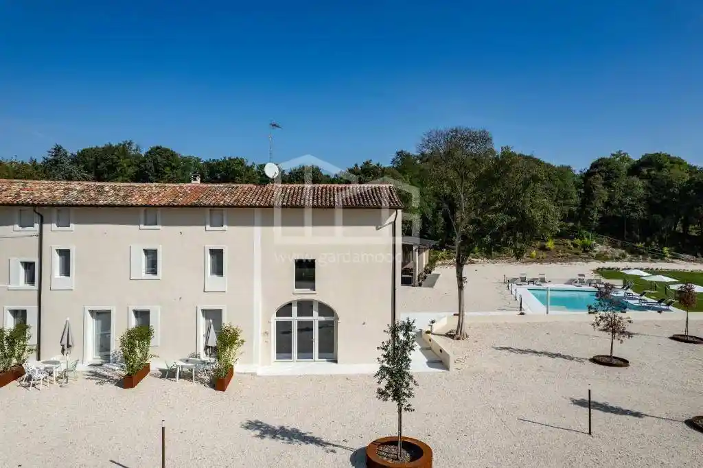 Villa in vendita a Volta Mantovana