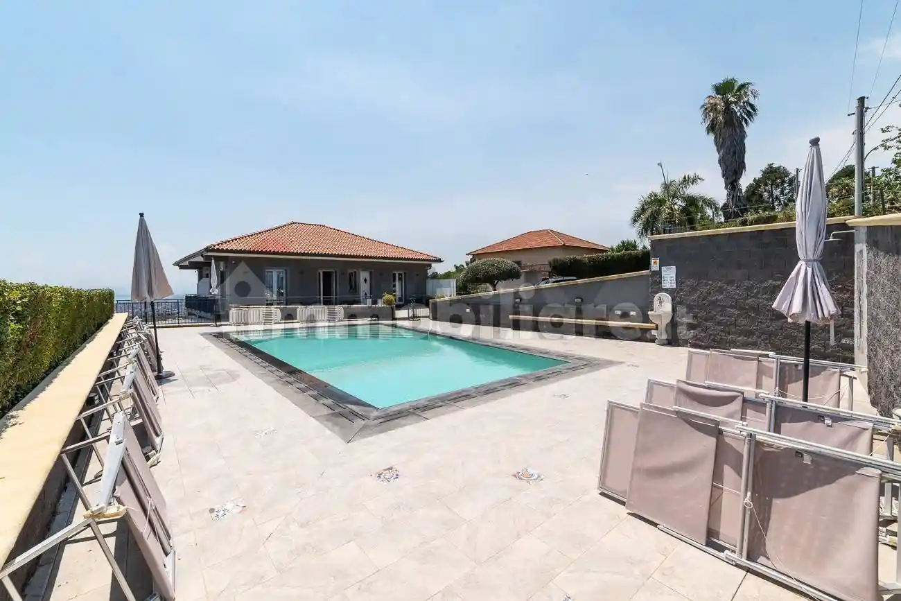 Villa in vendita a Aci Castello