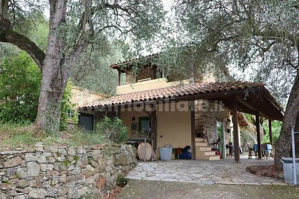 Villa in vendita a Vallebona