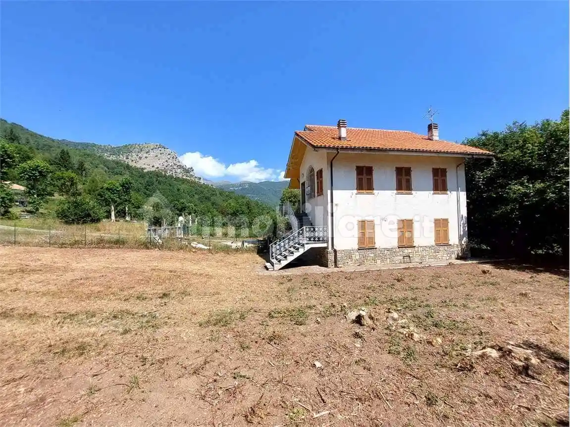 Casa indipendente in vendita a Pornassio