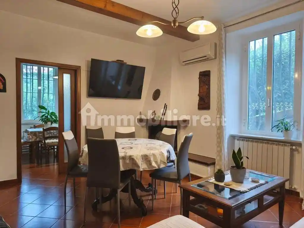 Casa indipendente in vendita a Luni