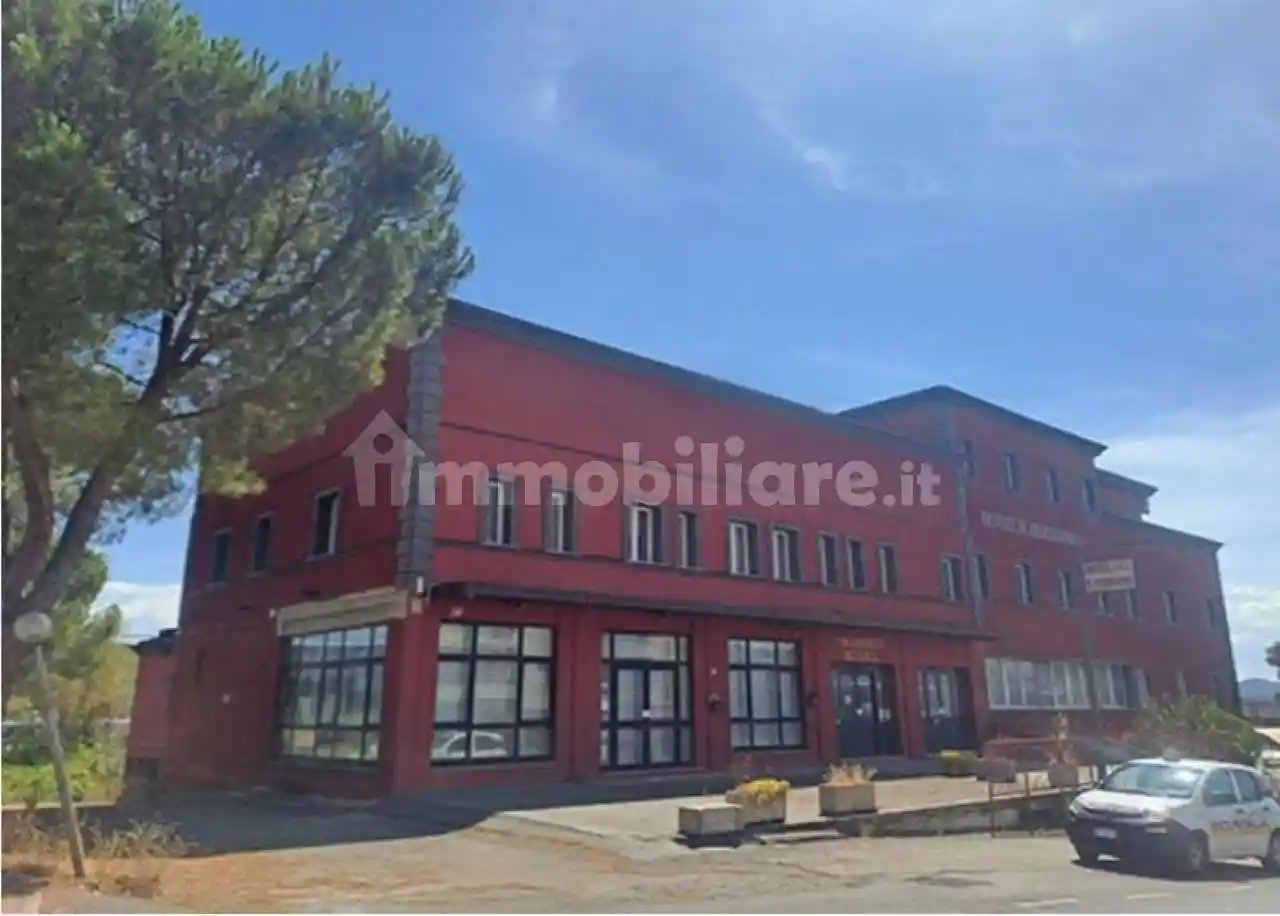 Palazzo - Edificio in vendita a Corciano
