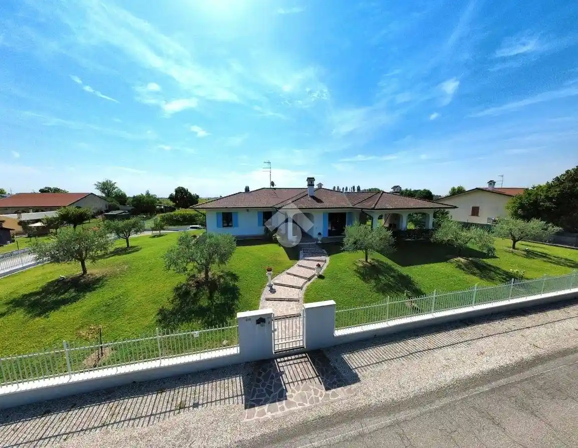 Villa in vendita a Curtatone