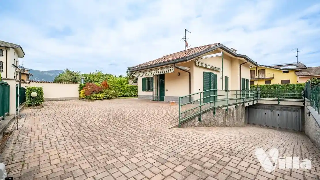 Villa in vendita a Molteno