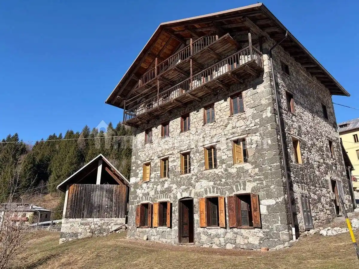 Casa indipendente in vendita a Vallada Agordina