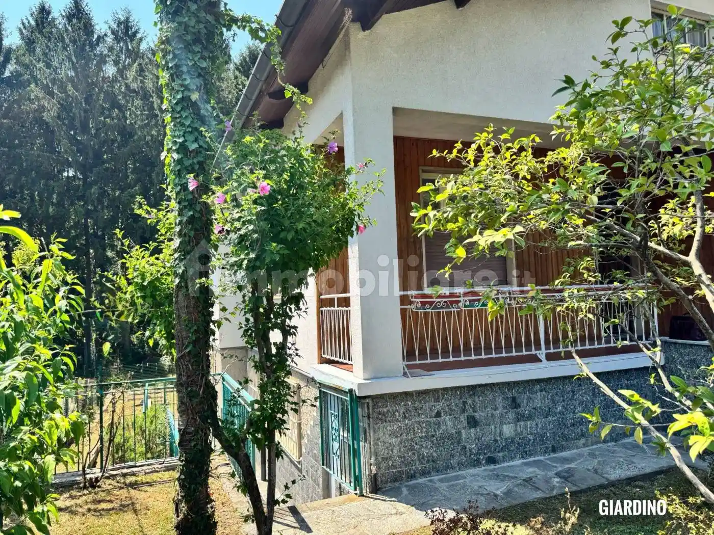 Villa in vendita a Laveno-Mombello