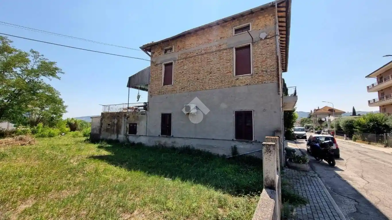Casa indipendente in vendita a Monsampolo del Tronto