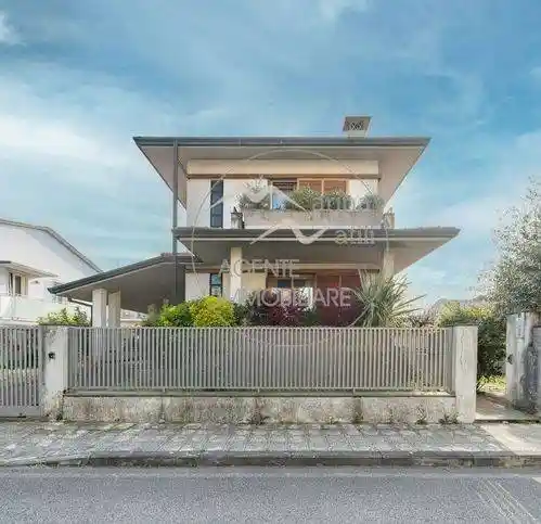 Villa in vendita a Camaiore