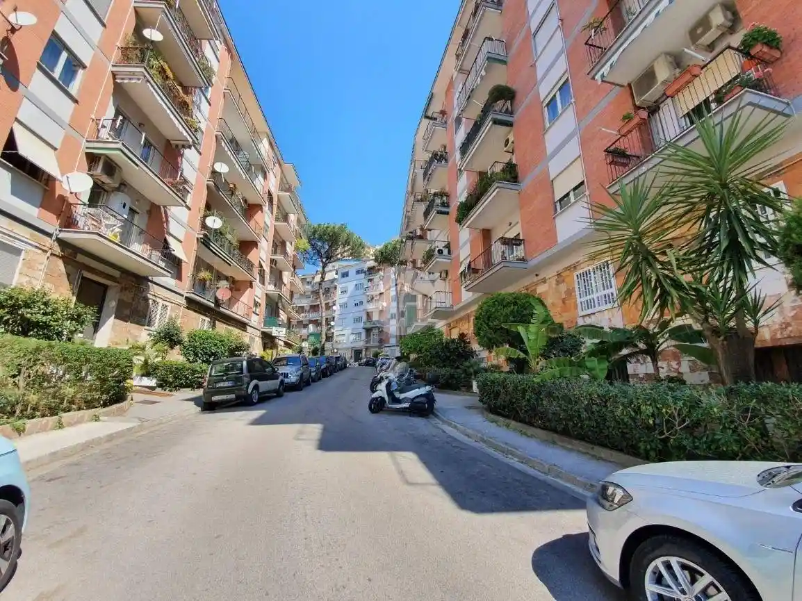 Appartamento in vendita a Napoli