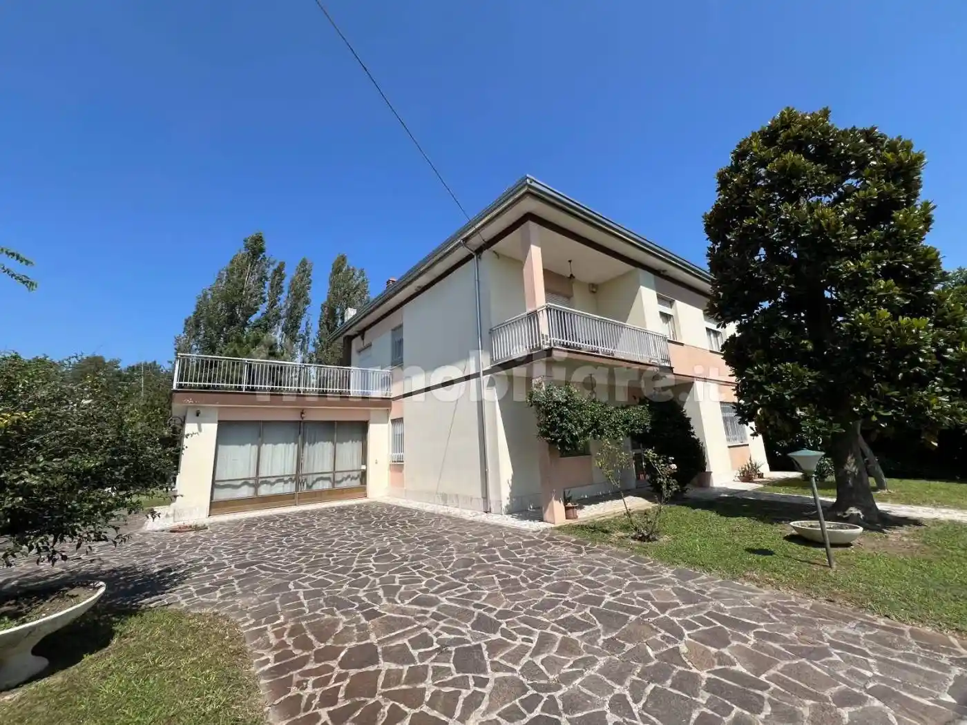 Villa in vendita a Cento