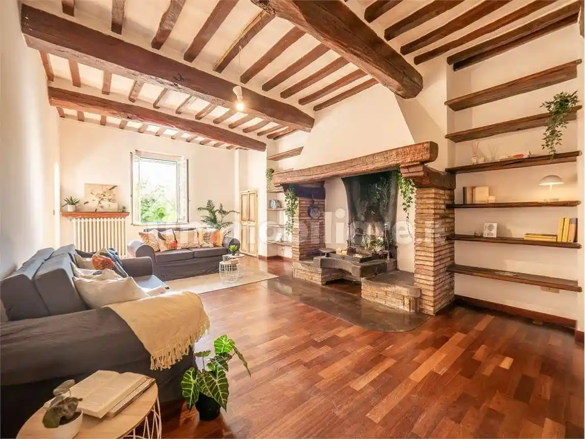 Casa indipendente in vendita a Perugia