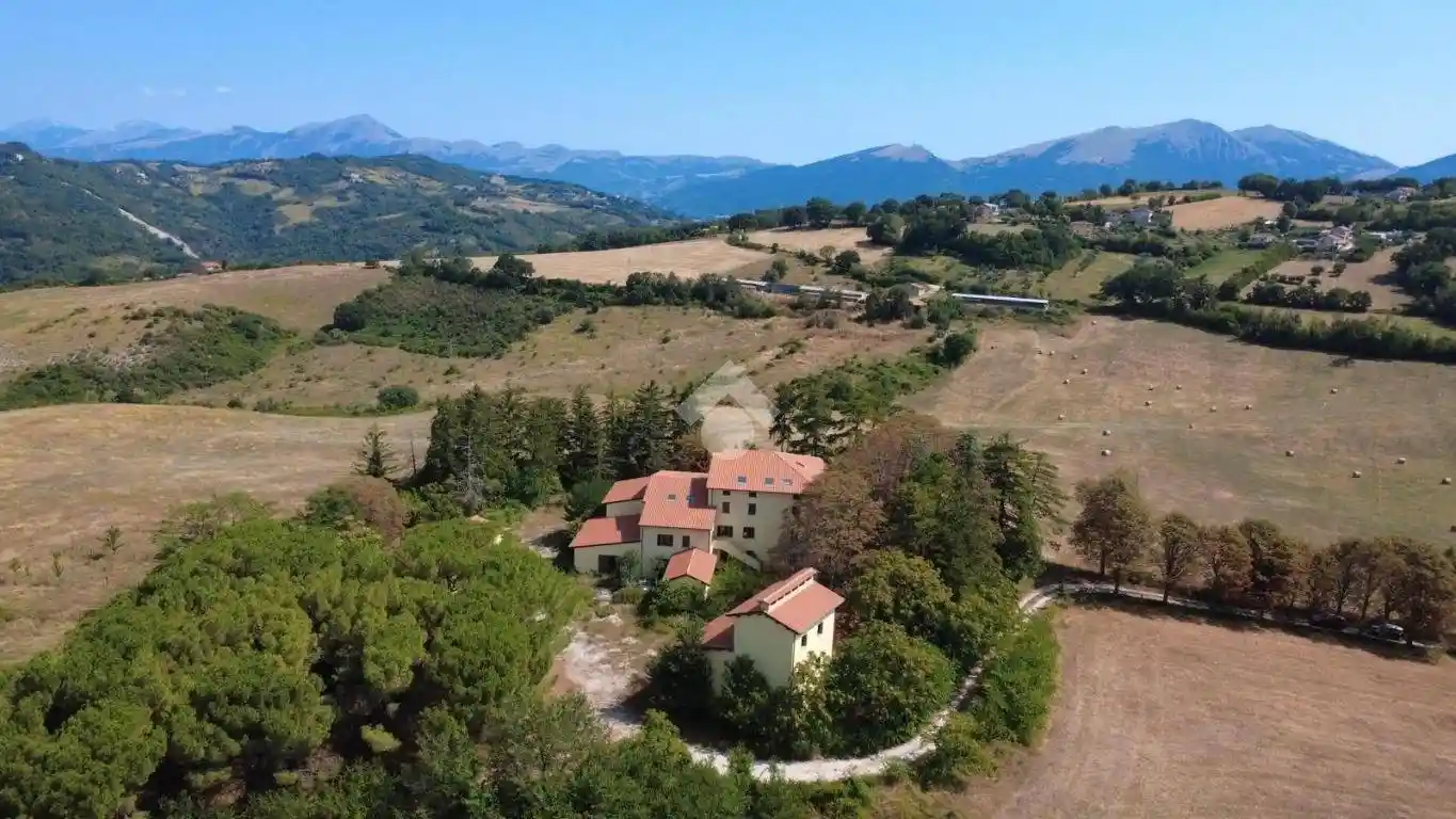 Rustico - Casale in vendita a Gualdo Tadino