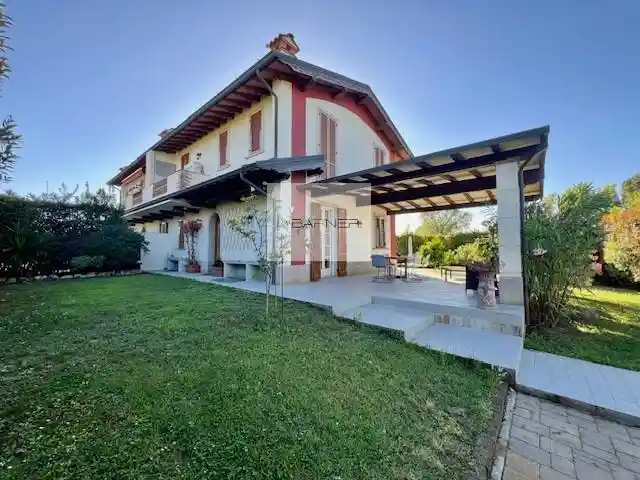 Villa in vendita a Camaiore