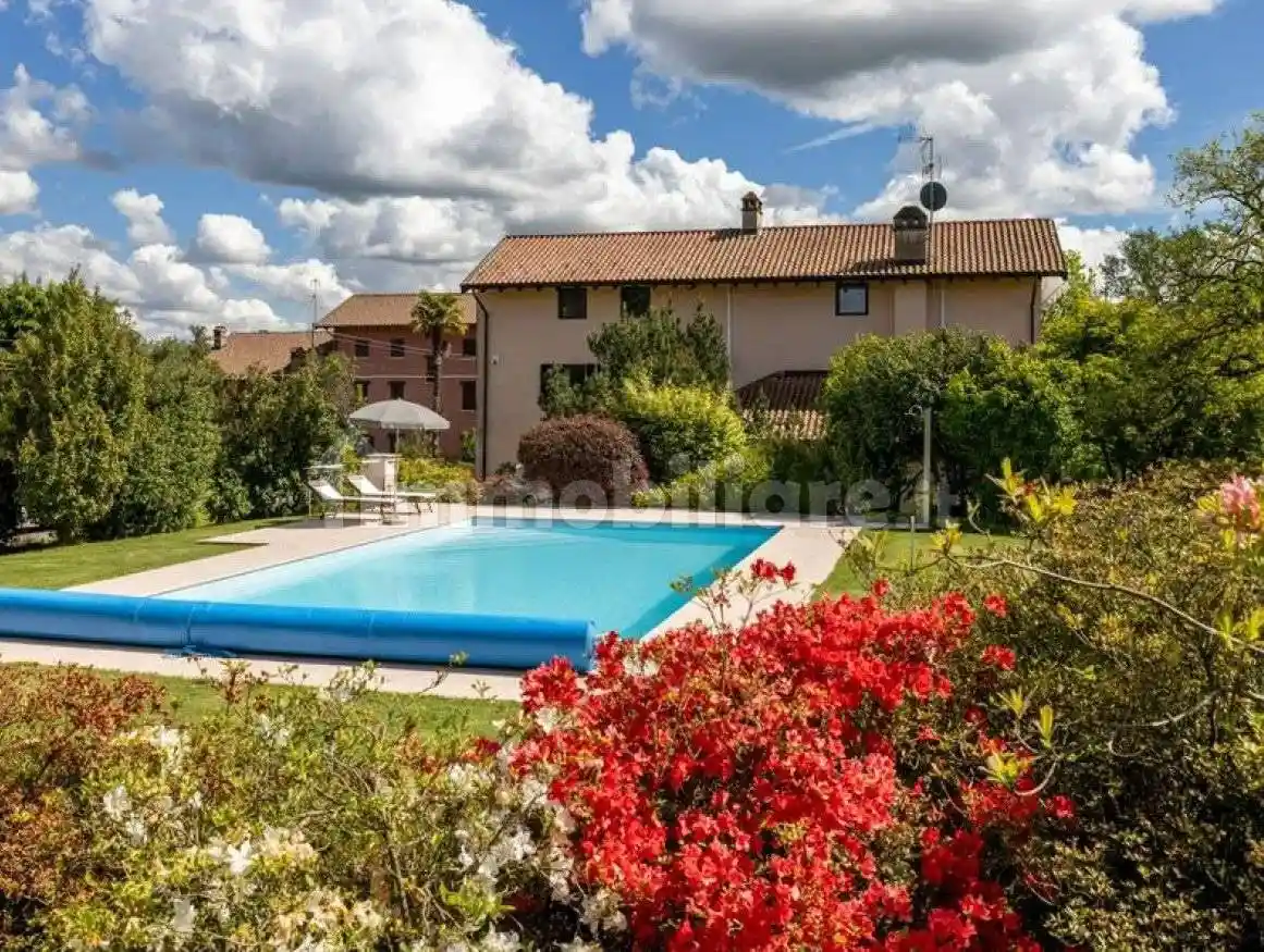 Villa in vendita a Agrate Conturbia