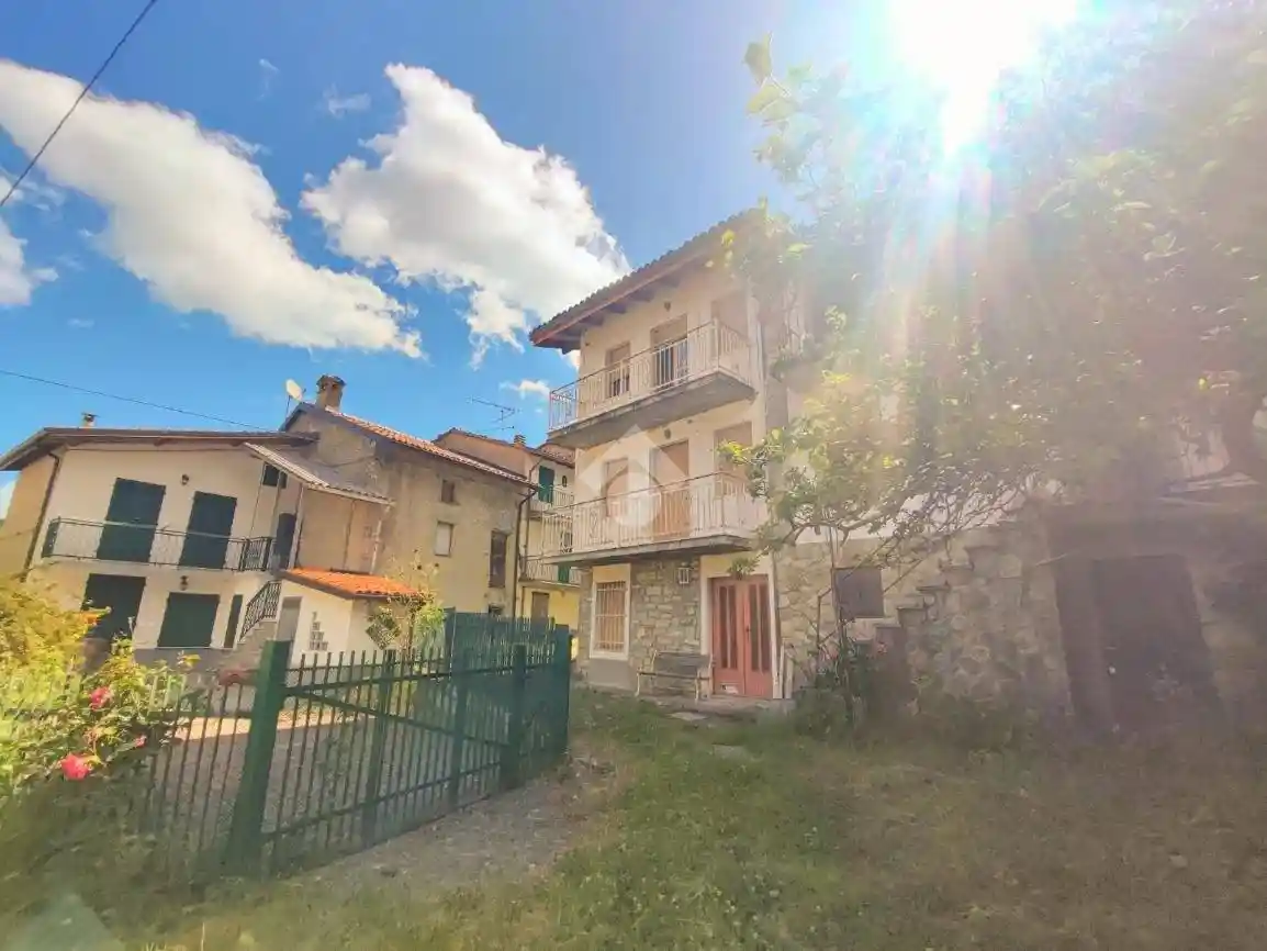 Casa indipendente in vendita a Fabbrica Curone
