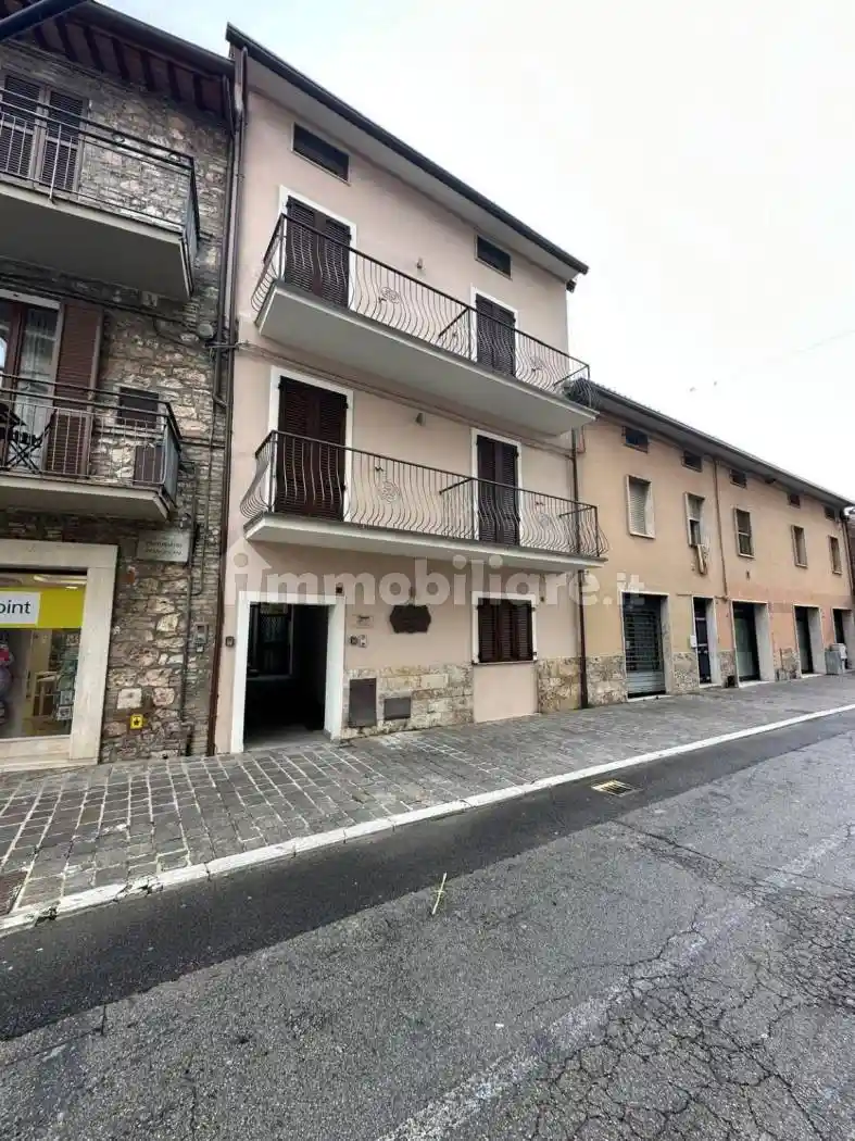 Palazzo - Edificio in vendita a Assisi