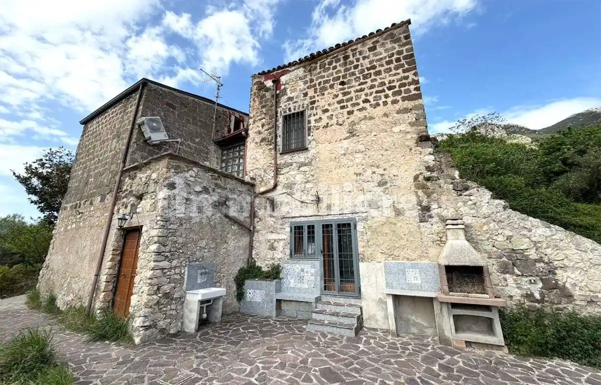 Casa indipendente in vendita a Galluccio