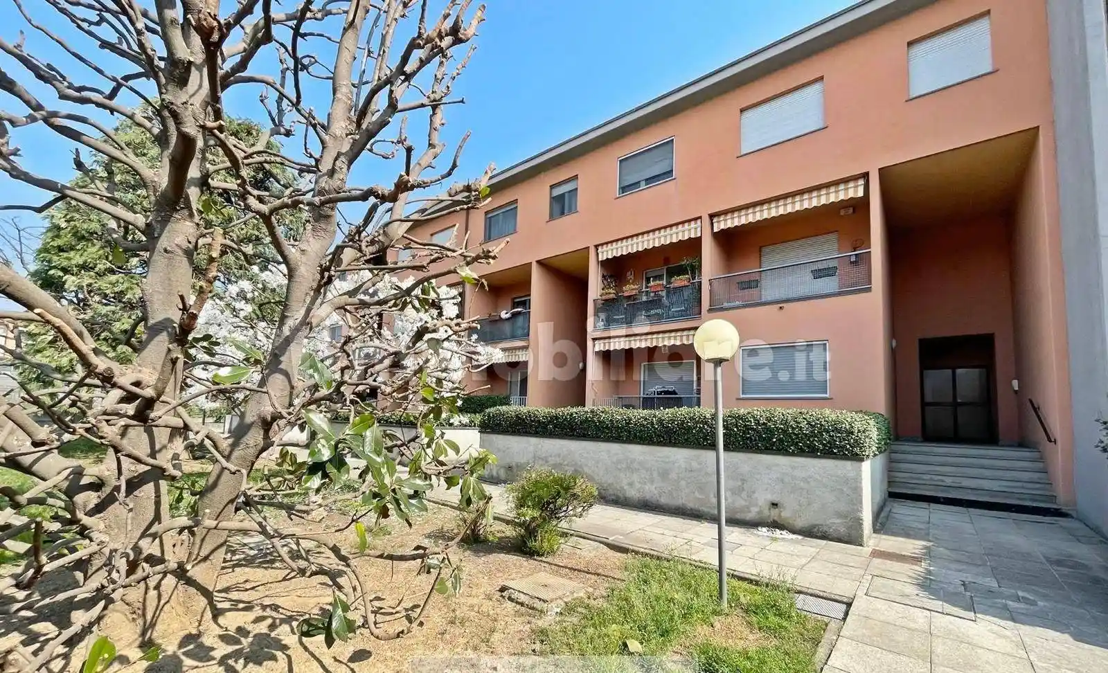 Appartamento in vendita a Merone