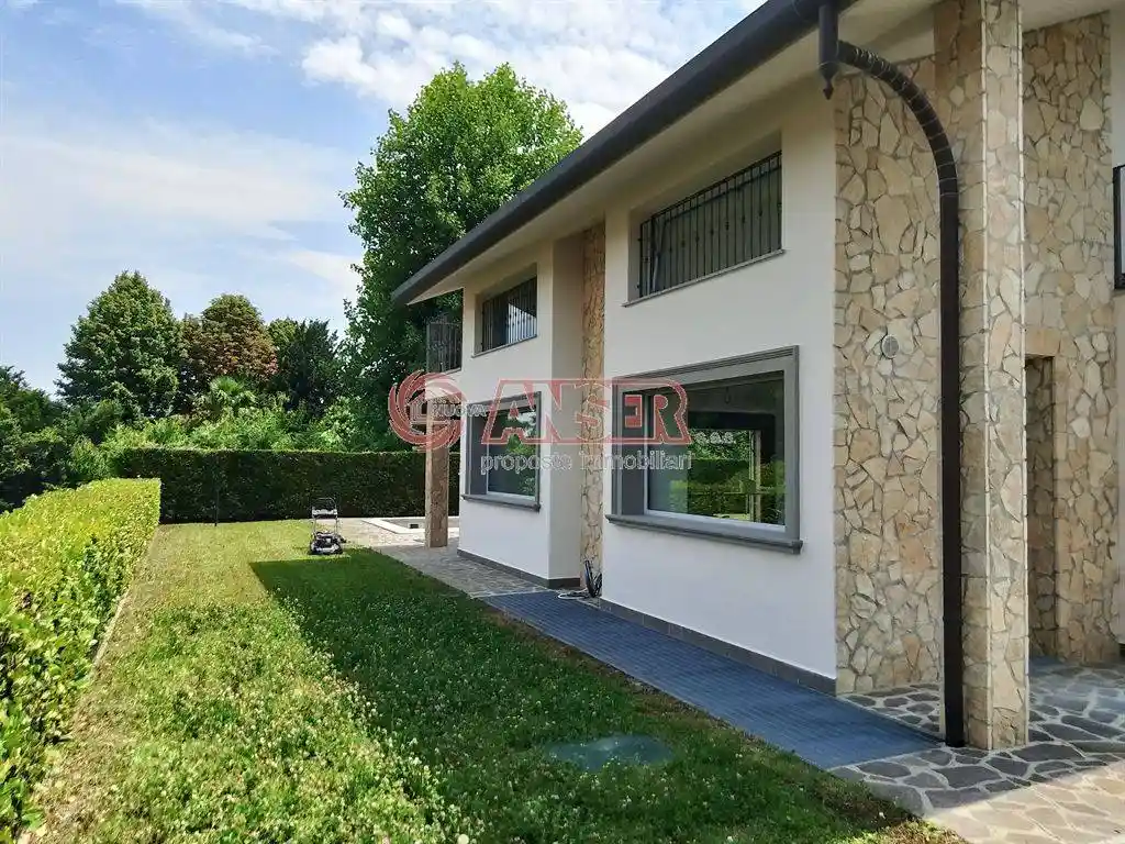 Villa in vendita a Casatenovo