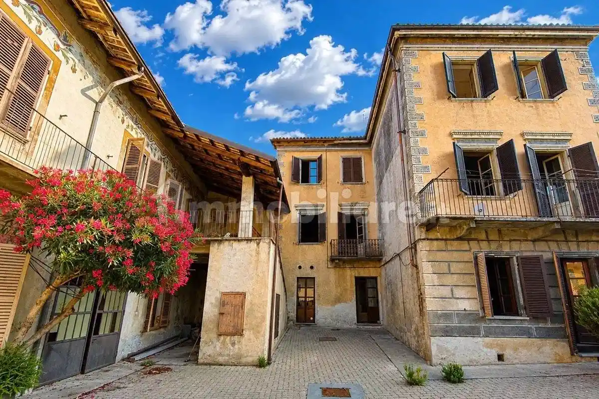 Villa in vendita a La Morra