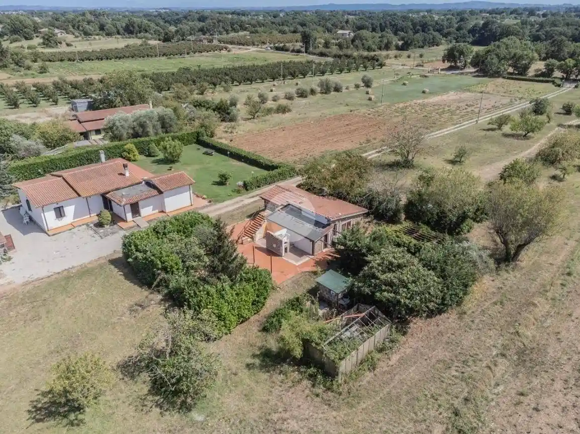 Rustico - Casale in vendita a Nepi