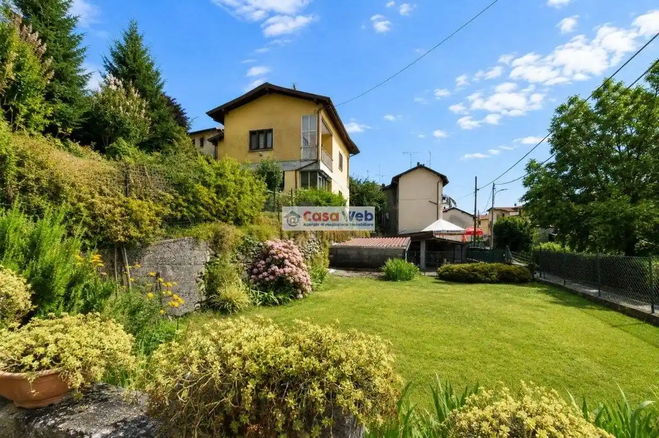 Villa in vendita a Montegrino Valtravaglia