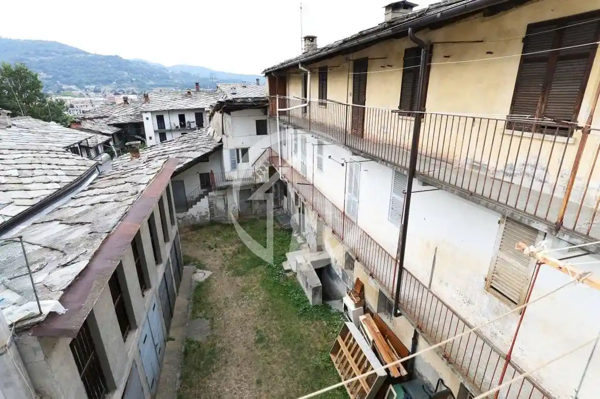 Palazzo - Edificio in vendita a Luserna San Giovanni