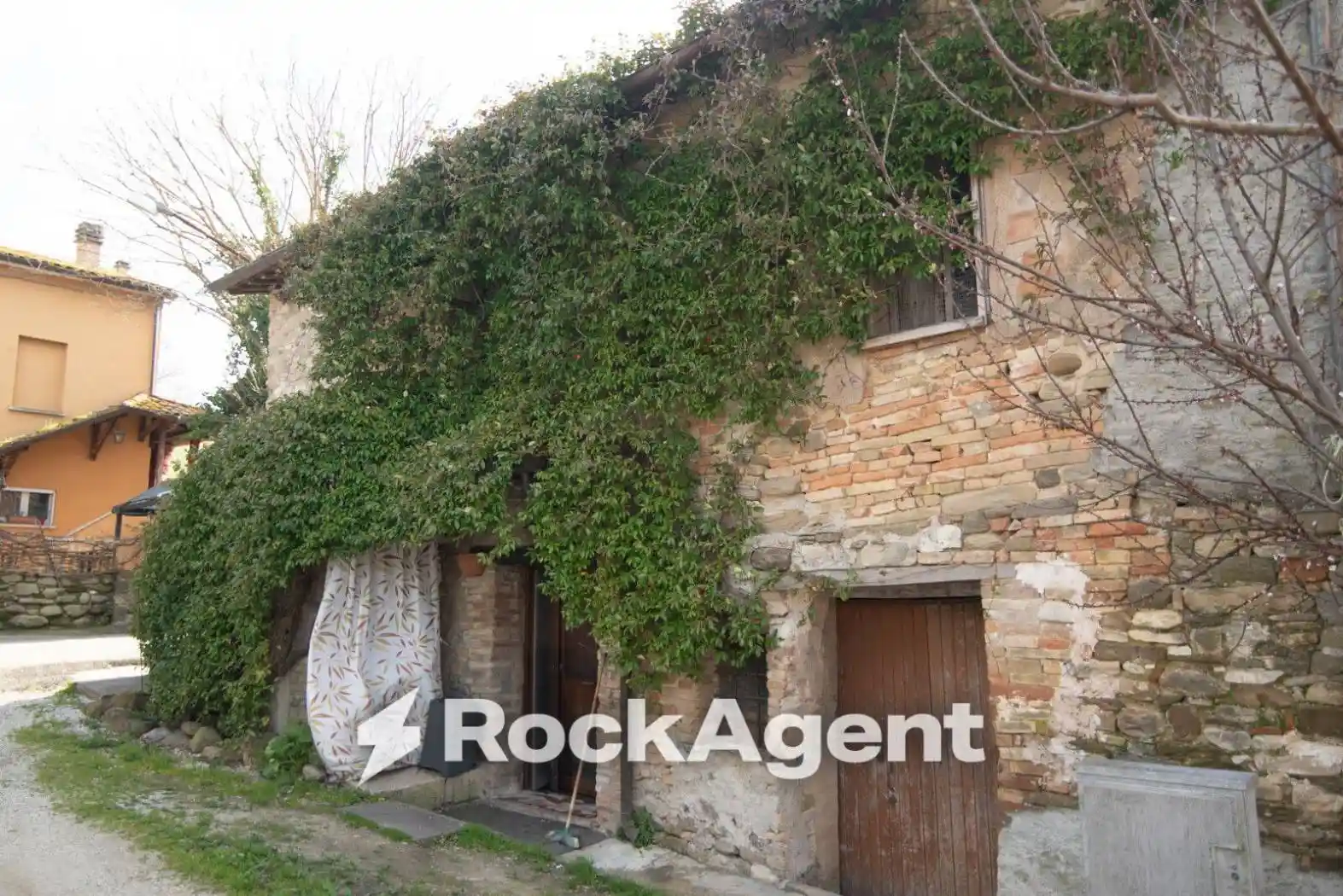 Rustico - Casale in vendita a Sassocorvaro Auditore