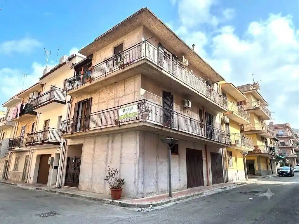 Palazzo - Edificio in vendita a Altavilla Milicia