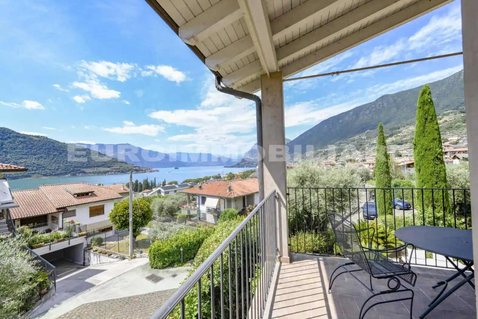 Villa in vendita a Sale Marasino
