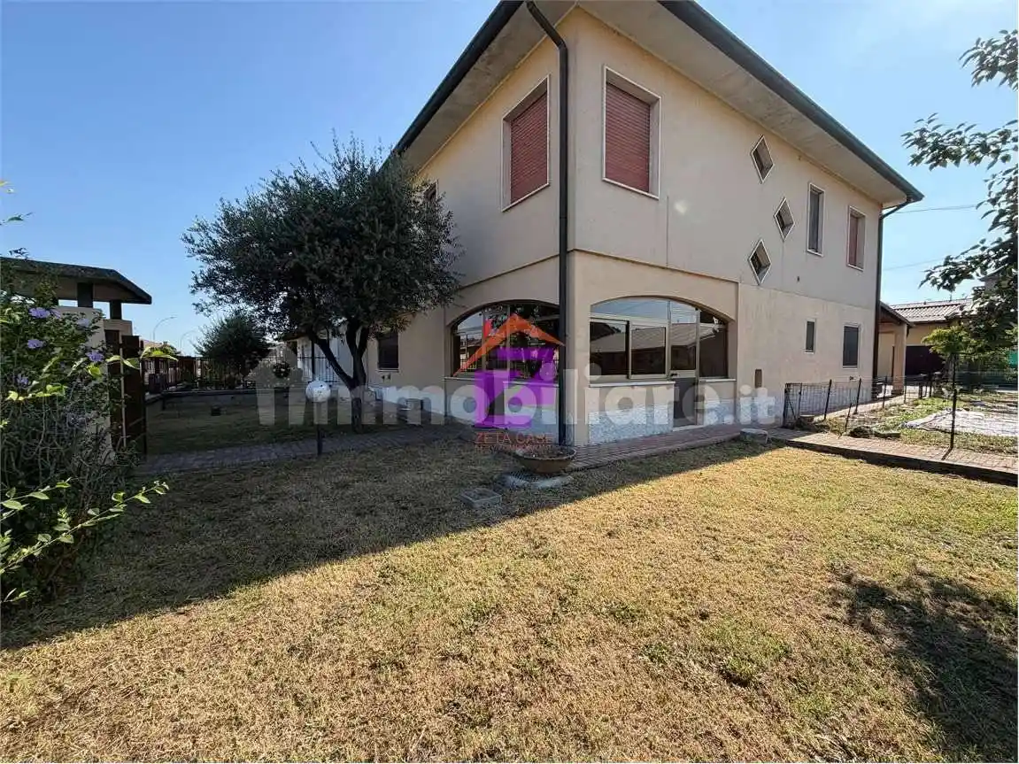 Villa in vendita a Orzinuovi
