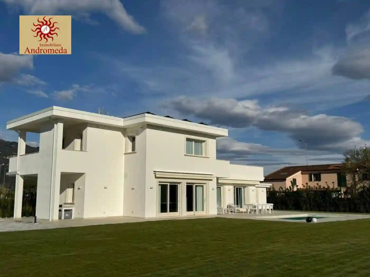 Villa - foto 2