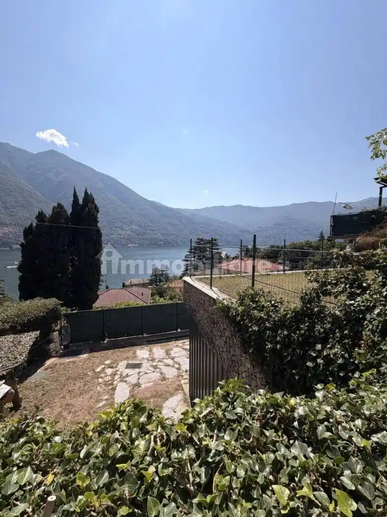 Appartamento in affitto a Laglio