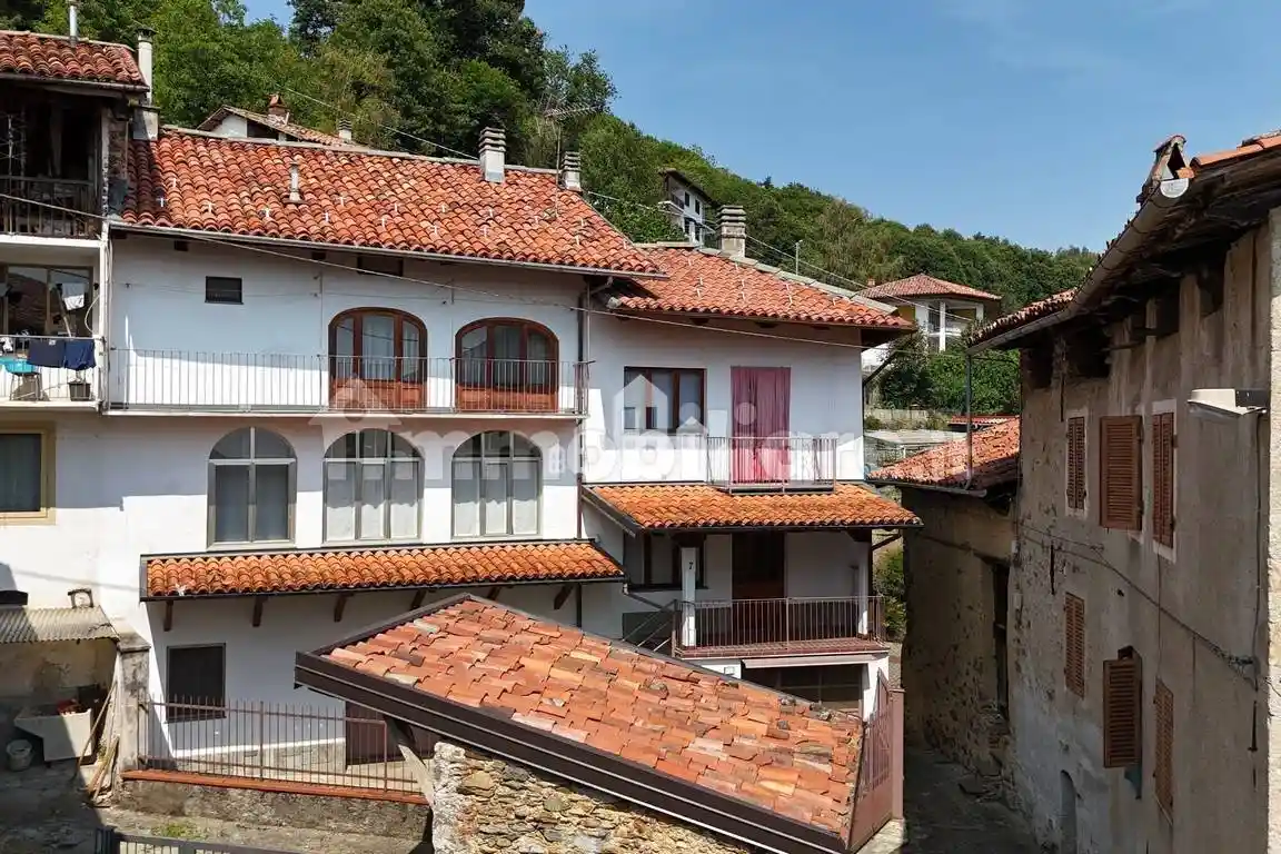 Casa indipendente in vendita a Val di Chy