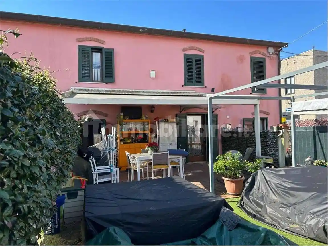 Casa indipendente in vendita a Sarzana