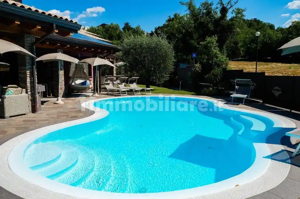 Villa in vendita a Peschiera del Garda