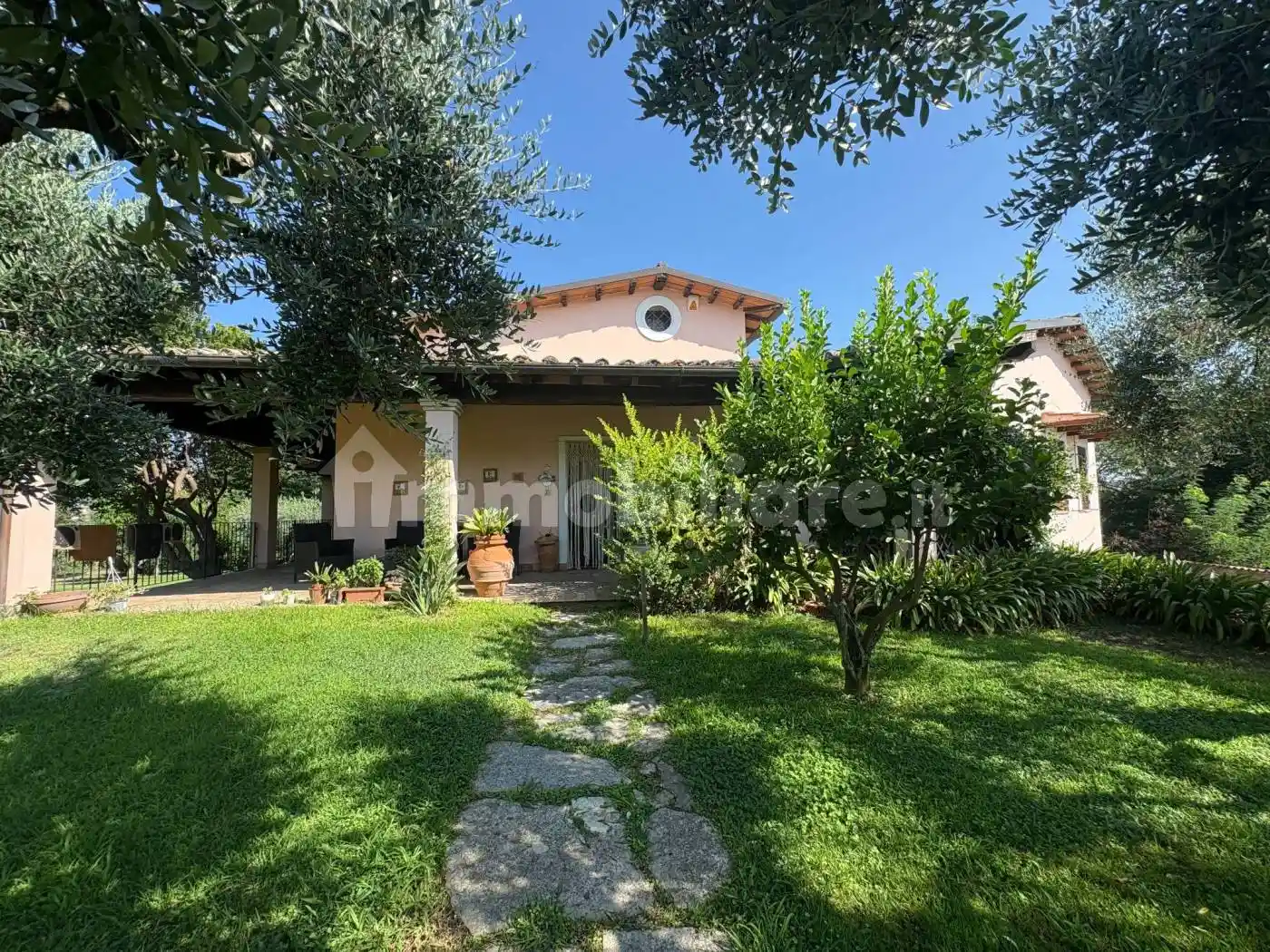 Villa in vendita a Anguillara Sabazia