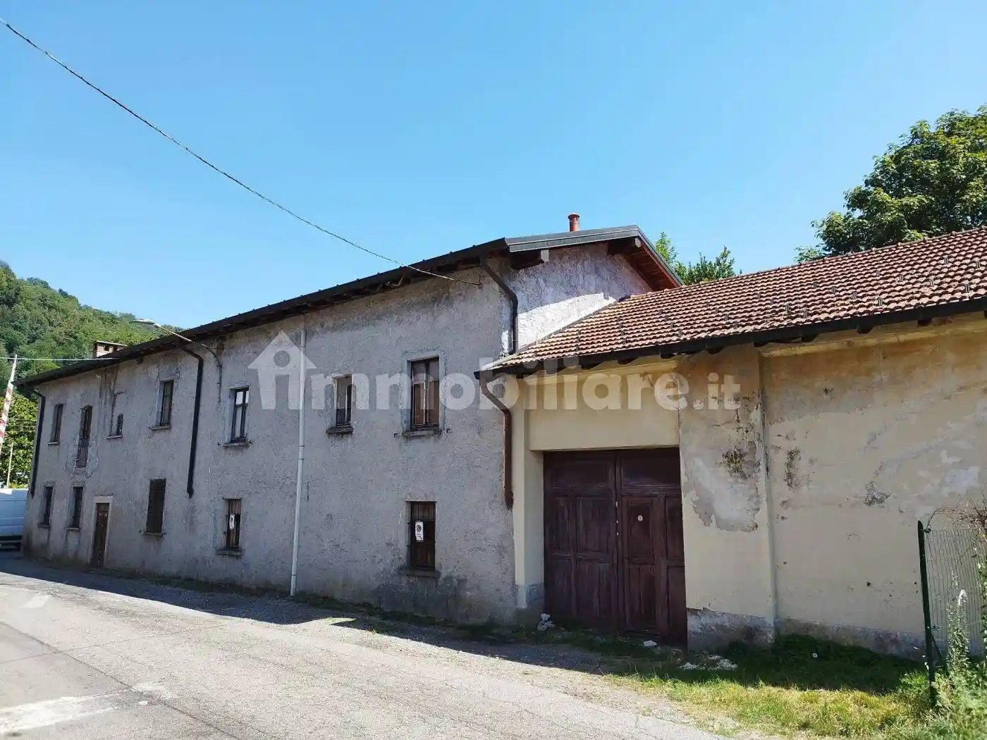 Palazzo - Edificio in vendita a Sangiano