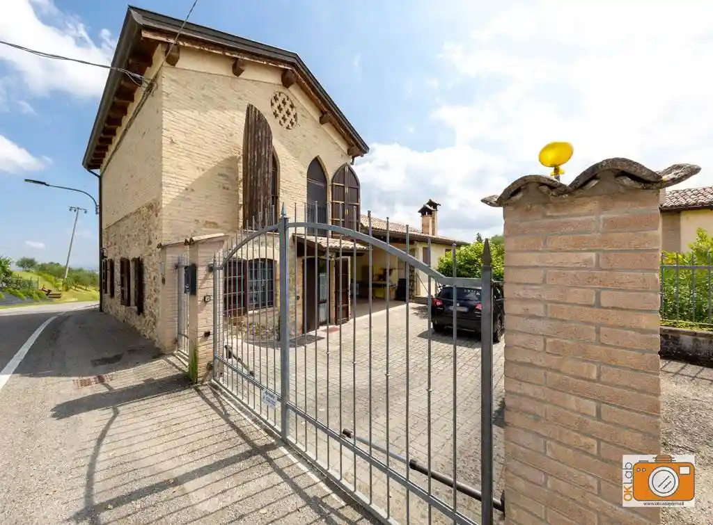 Villa in vendita a Traversetolo