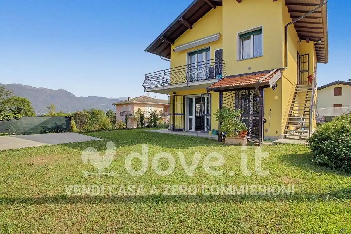 Villa in vendita a Porto Valtravaglia
