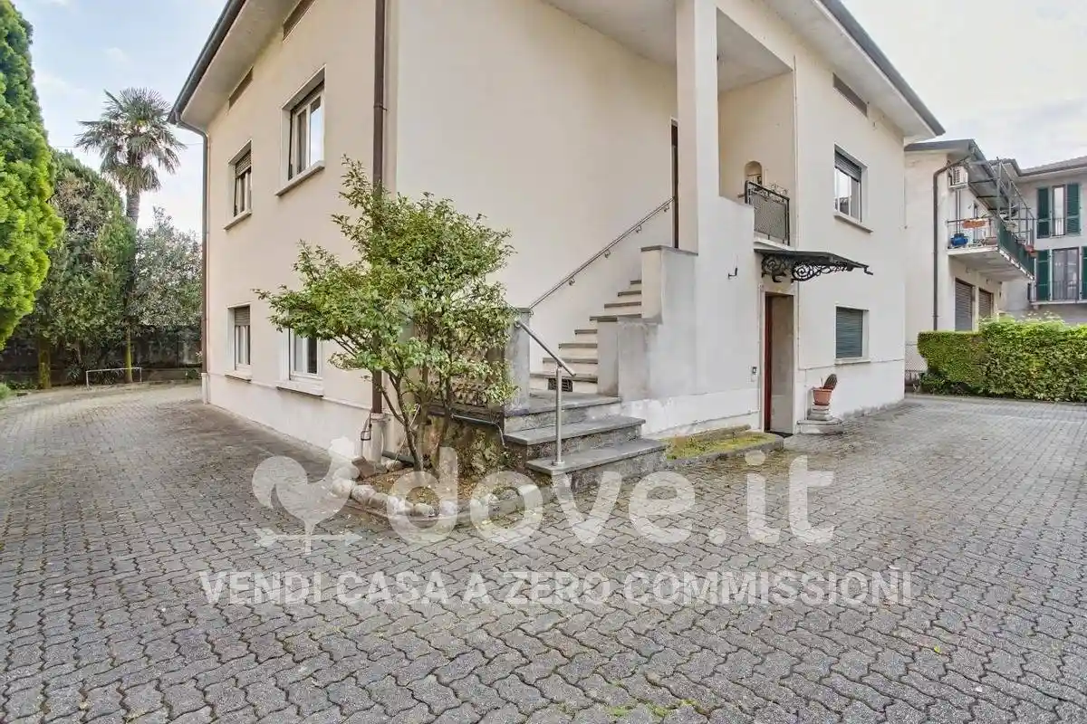 Villa in vendita a Laveno-Mombello