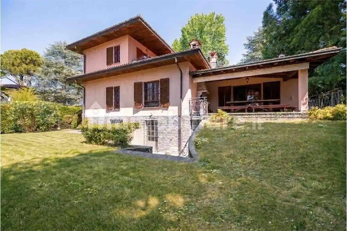 Villa in vendita a Varese